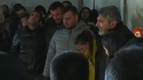 Cánticos y lloros en la vigilia por el pequeño Julen Cánticos y lloros en la vigilia por el pequeño Julen