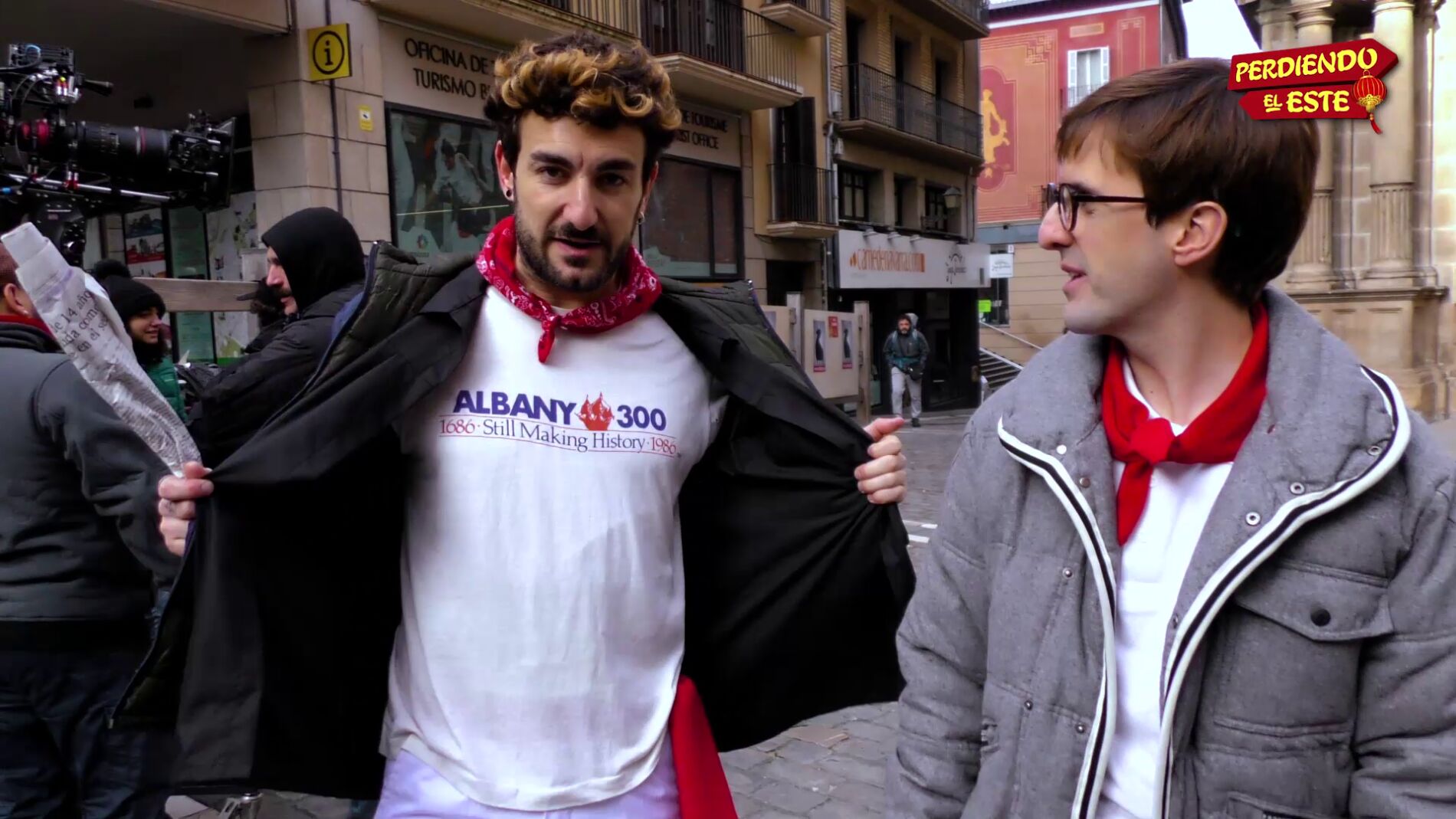 Miki Esparbé y Julián López en el rodaje de 'Perdiendo el Este'