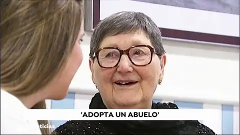 Jóvenes voluntarios que dedican su tiempo libre para acompañar a los mayores que viven en las residencias Jóvenes voluntarios que dedican su tiempo libre para acompañar a los mayores que viven en las residencias
