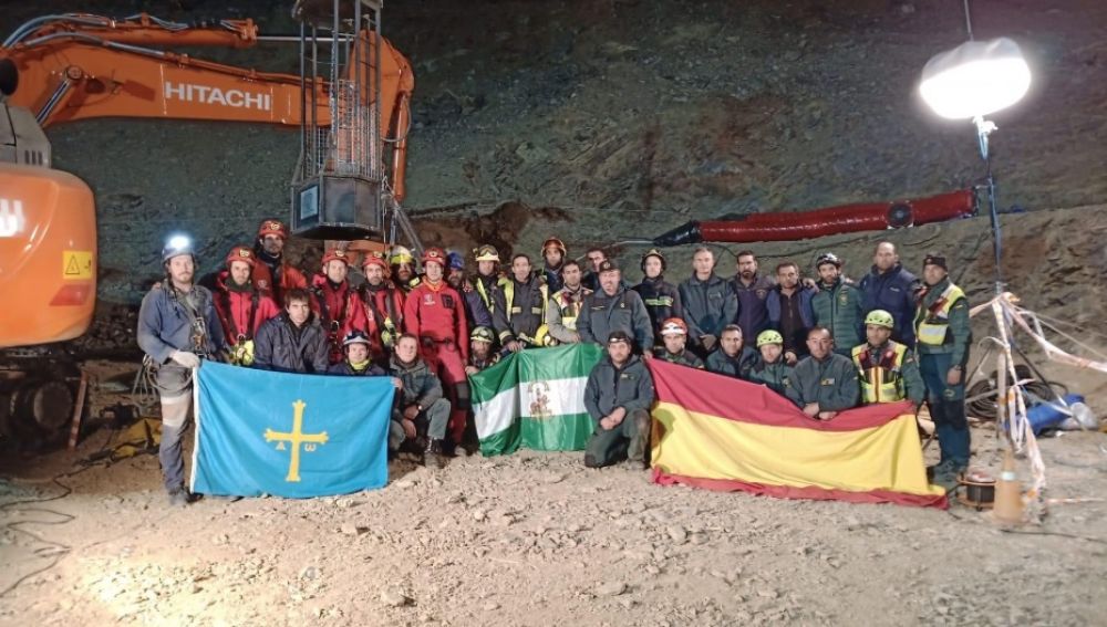 Fotografía del equipo que ha trabajado en el rescate del pequeño Julen.