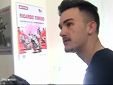 Un coche atropella al piloto Aaron Canet mientras entrenaba en bici: "Sin casco no sé si lo hubiese contado" Un coche atropella al piloto Aaron Canet mientras entrenaba en bici: "Sin casco no sé si lo hubiese contado"