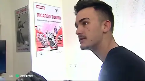 Un coche atropella al piloto Aaron Canet mientras entrenaba en bici: "Sin casco no sé si lo hubiese contado" Un coche atropella al piloto Aaron Canet mientras entrenaba en bici: "Sin casco no sé si lo hubiese contado"