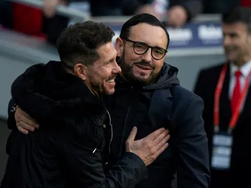 Simeone abraza a Bordalás Simeone abraza a Bordalás