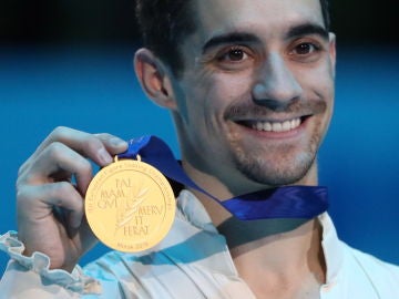 Javier Fernández, con el oro