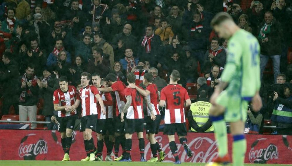 Los jugadores del Athletic celebran un gol