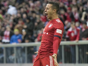 Thiago celebra un gol con el Bayern