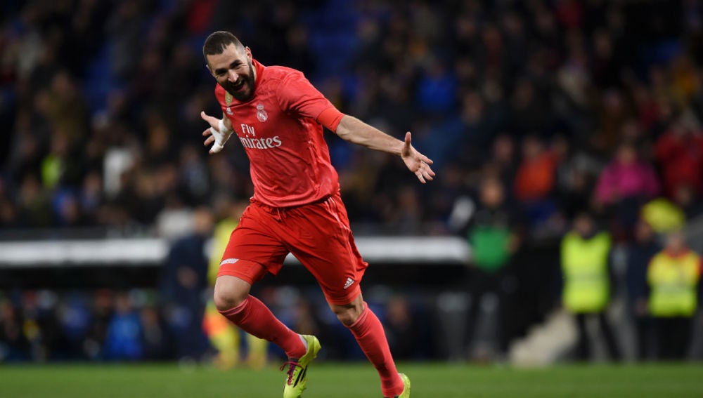 Benzema celebra un gol
