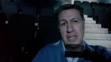 Albiol denuncia haber sido insultado por independentistas cuando iba acompañado por su hija en un espectáculo infantil