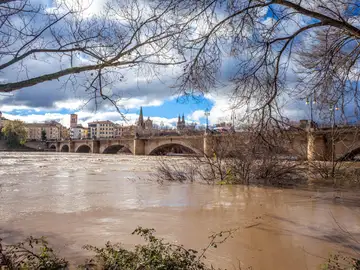 El Ebro a su paso por Zaragoza El Ebro a su paso por Zaragoza