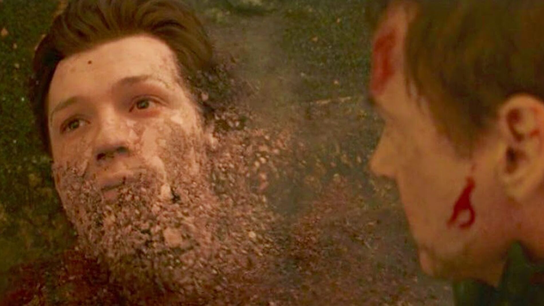 Spider-Man desapareciendo tras el chasquido de Thanos