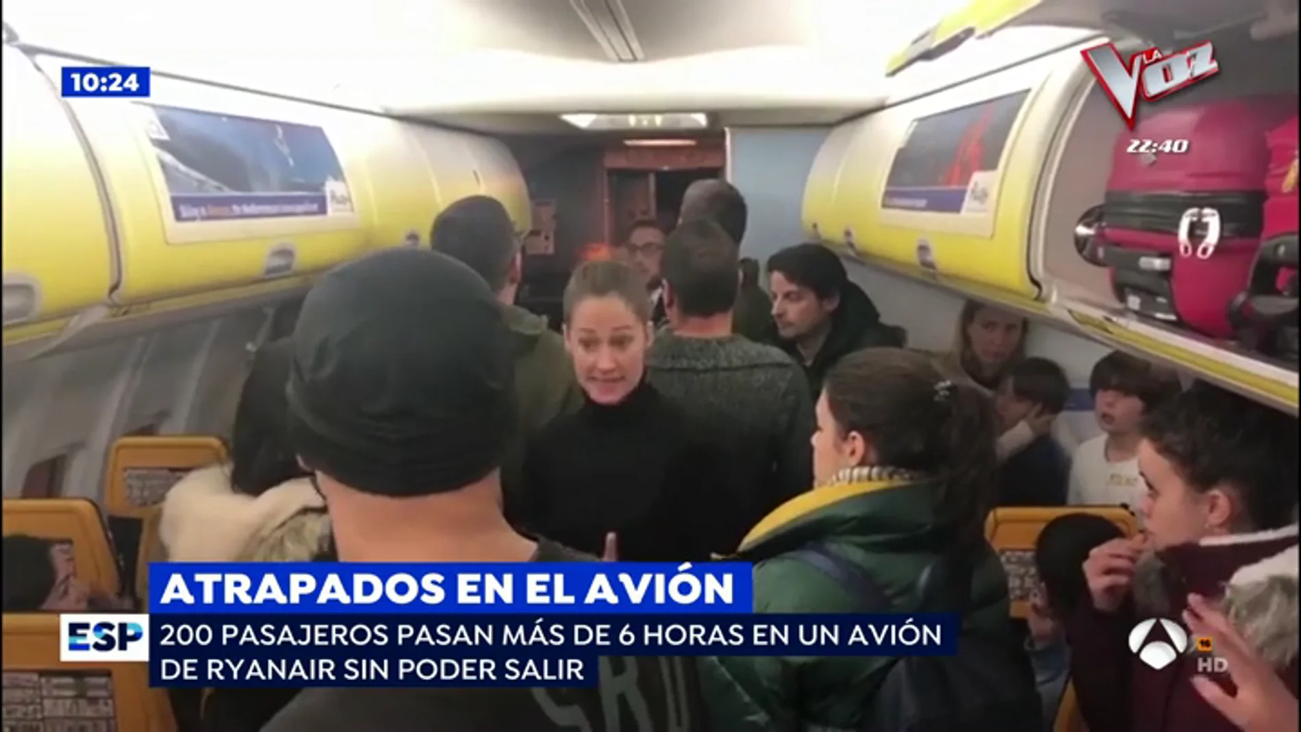 La angustia de los pasajeros españoles encerrados 6 horas en un Ryanair: "Estamos secuestrados en un avión"