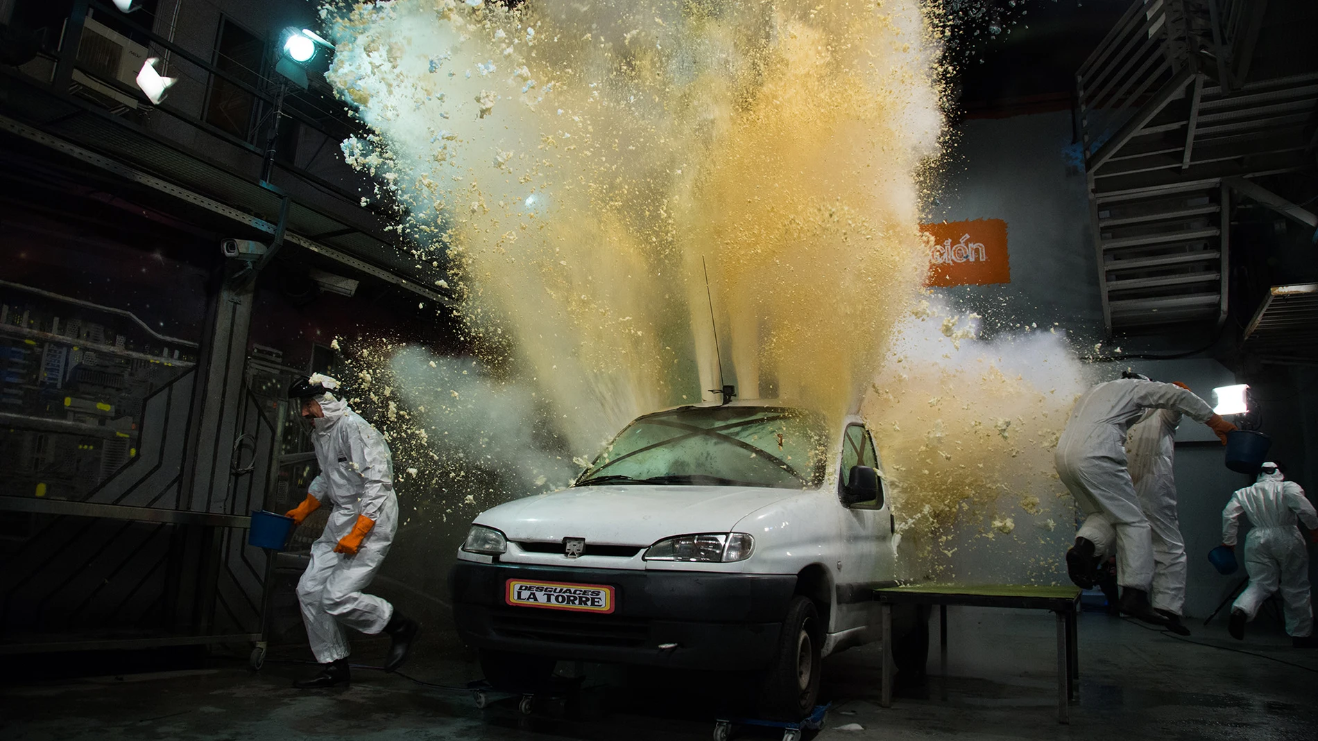 Marron convierte el plató de 'El Hormiguero 3.0' en una fiesta de la espuma dentro de un coche