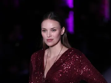 Helen Lindes Helen Lindes