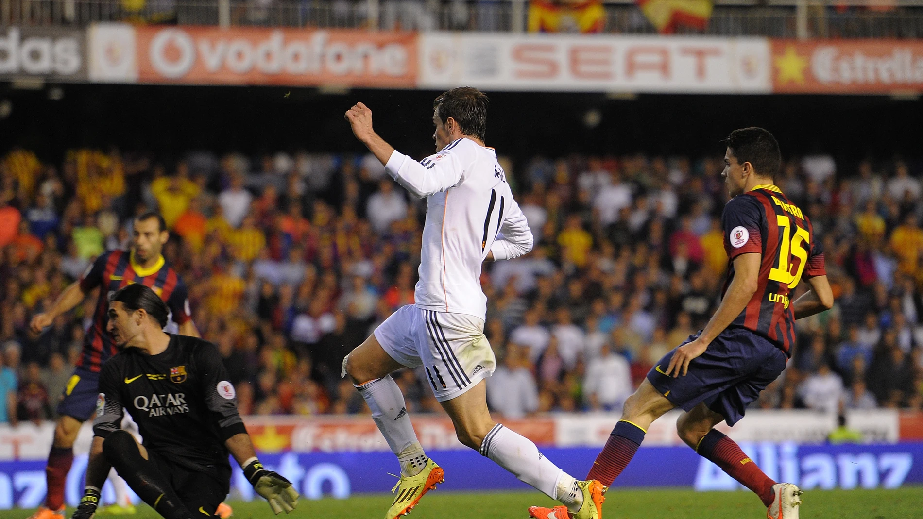 Bale, en el momento de anotar su gol ante el Barcelona en Mestalla Bale, en el momento de anotar su gol ante el Barcelona en Mestalla