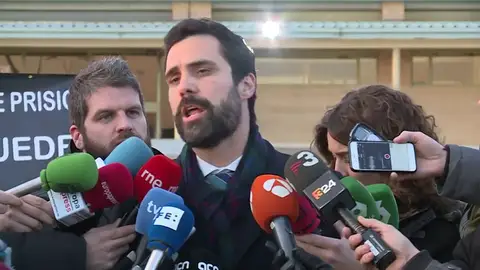 Los políticos independentistas se quejan de que el frío de la cárcel les impide preparar su defensa Los políticos independentistas se quejan de que el frío de la cárcel les impide preparar su defensa