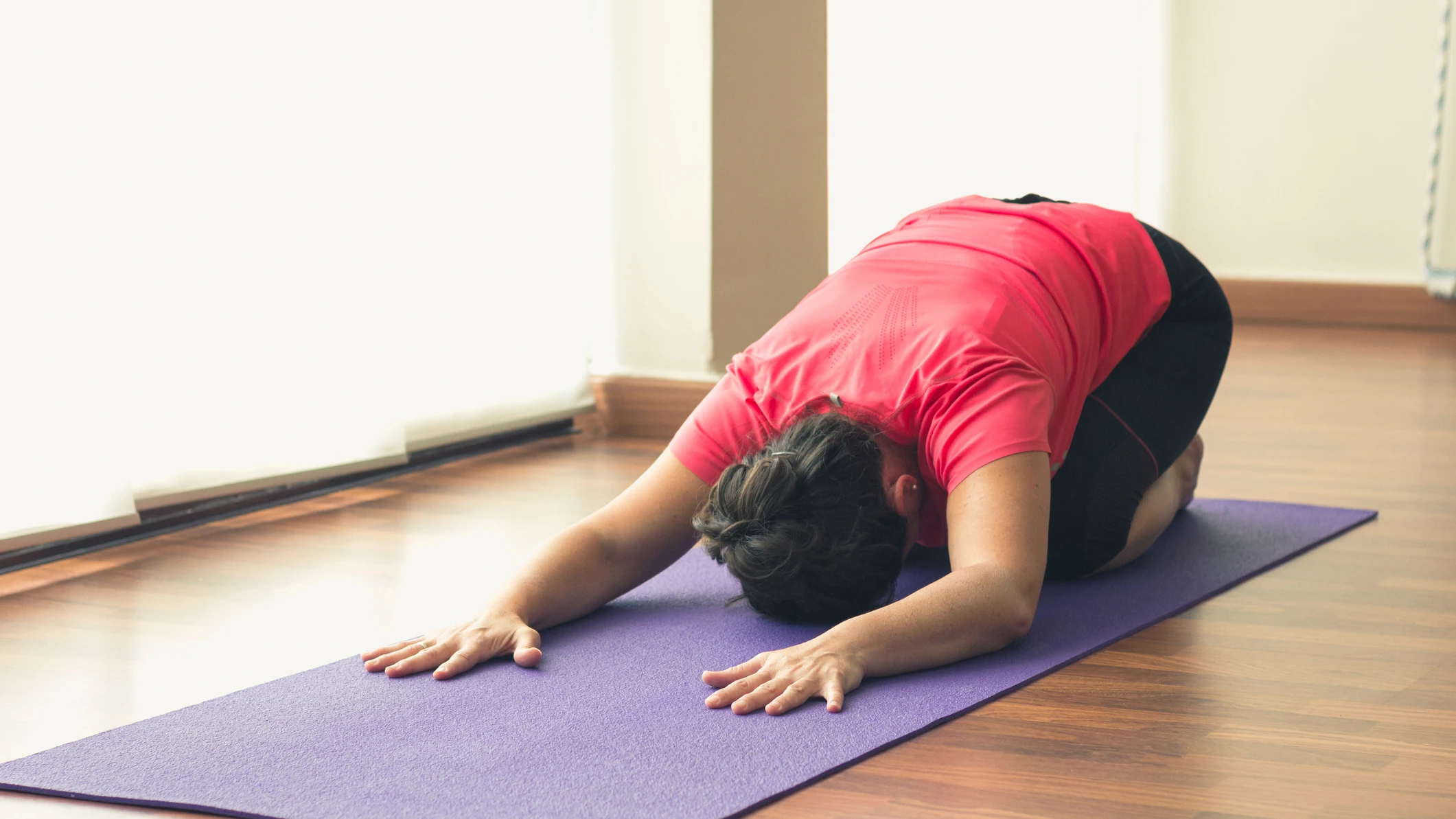 Mujer haciendo pilates Nova Life