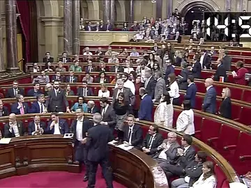 Declaración de independencia con voto secreto y con la cámara medio vacia Declaración de independencia con voto secreto y con la cámara medio vacia