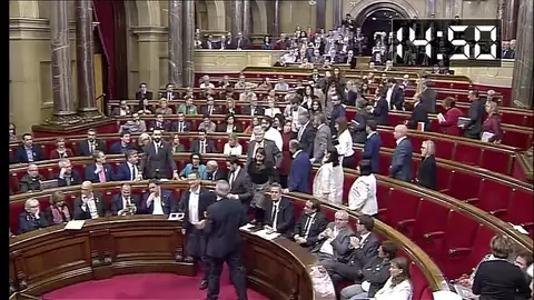 Declaración de independencia con voto secreto y con la cámara medio vacia Declaración de independencia con voto secreto y con la cámara medio vacia