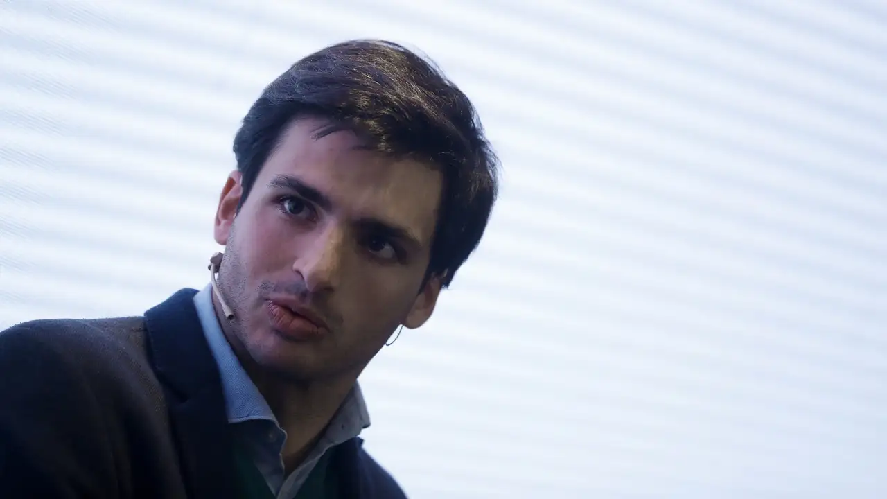 Carlos Sainz en un evento de cosmética