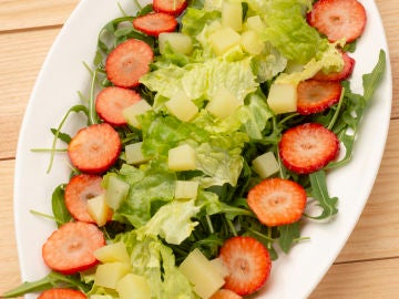 Ensalada de rúcula y fresas