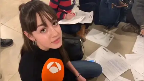 Llegan a España los 200 españoles retenidos en un avión de Ryanair en Praga Llegan a España los 200 españoles retenidos en un avión de Ryanair en Praga