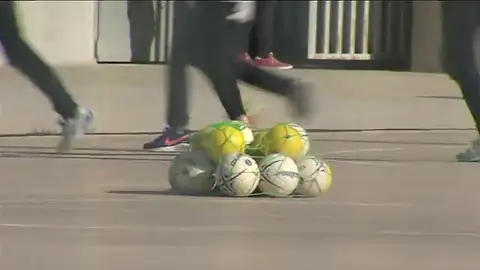 Un grupo de madres denunciarán al profesor de gimnasia de sus hijos por hacerles correr 10 minutos Un grupo de madres denunciarán al profesor de gimnasia de sus hijos por hacerles correr 10 minutos