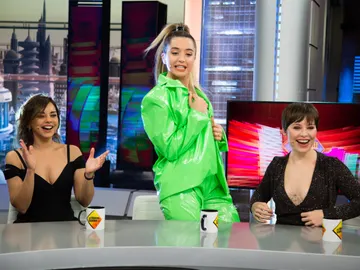 Mimi hace magia con sus bailes y su chaqueta de mil colores en 'El Hormiguero 3.0' Mimi hace magia con sus bailes y su chaqueta de mil colores en 'El Hormiguero 3.0'