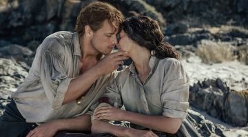 Sam Heughan y Caitriona Balfe en 'Outlander'