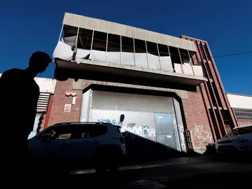 Vista de la nave de Sabadell en la que presuntamente tuvo lugar la agresión múltiple Vista de la nave de Sabadell en la que presuntamente tuvo lugar la agresión múltiple