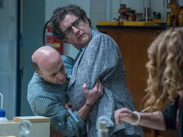 El accidentado plan de Almudena y Alfonso para robar el material de la droga El accidentado plan de Almudena y Alfonso para robar el material de la droga