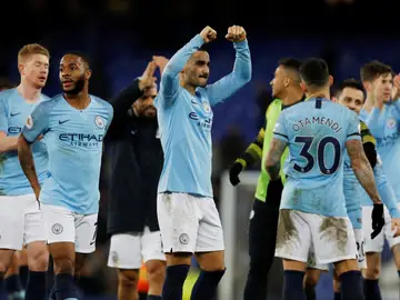 Los jugadores del Manchester City celebran su victoria ante el Everton Los jugadores del Manchester City celebran su victoria ante el Everton