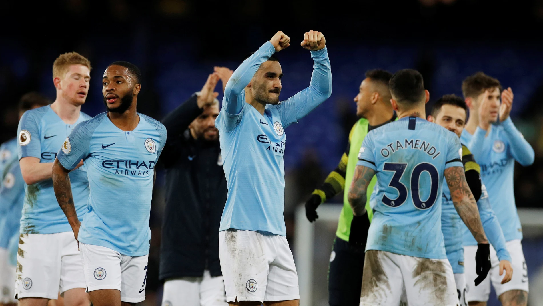 Los jugadores del Manchester City celebran su victoria ante el Everton Los jugadores del Manchester City celebran su victoria ante el Everton