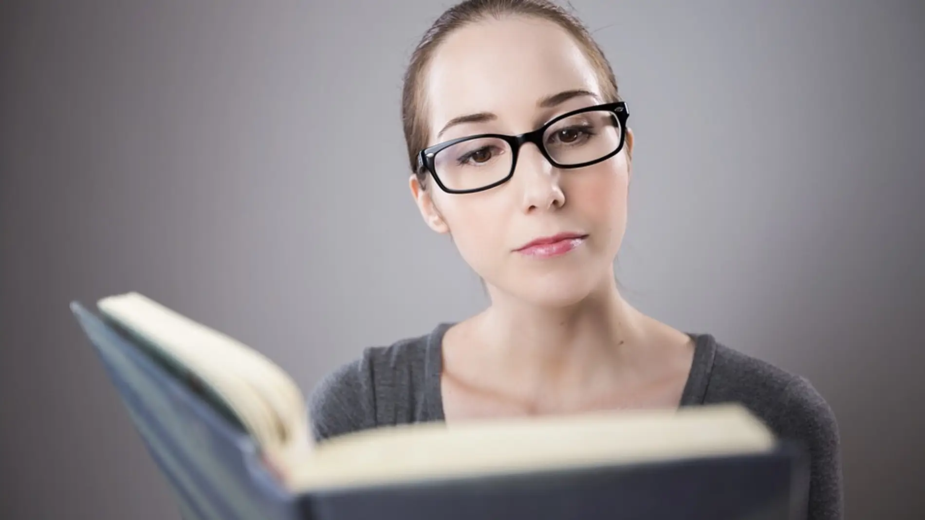 Mujer leyendo