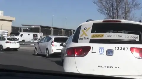 Un taxista es detenido por robar 26.000 euros tras dar el cambiazo de las tarjetas de crédito de sus clientes los VTC