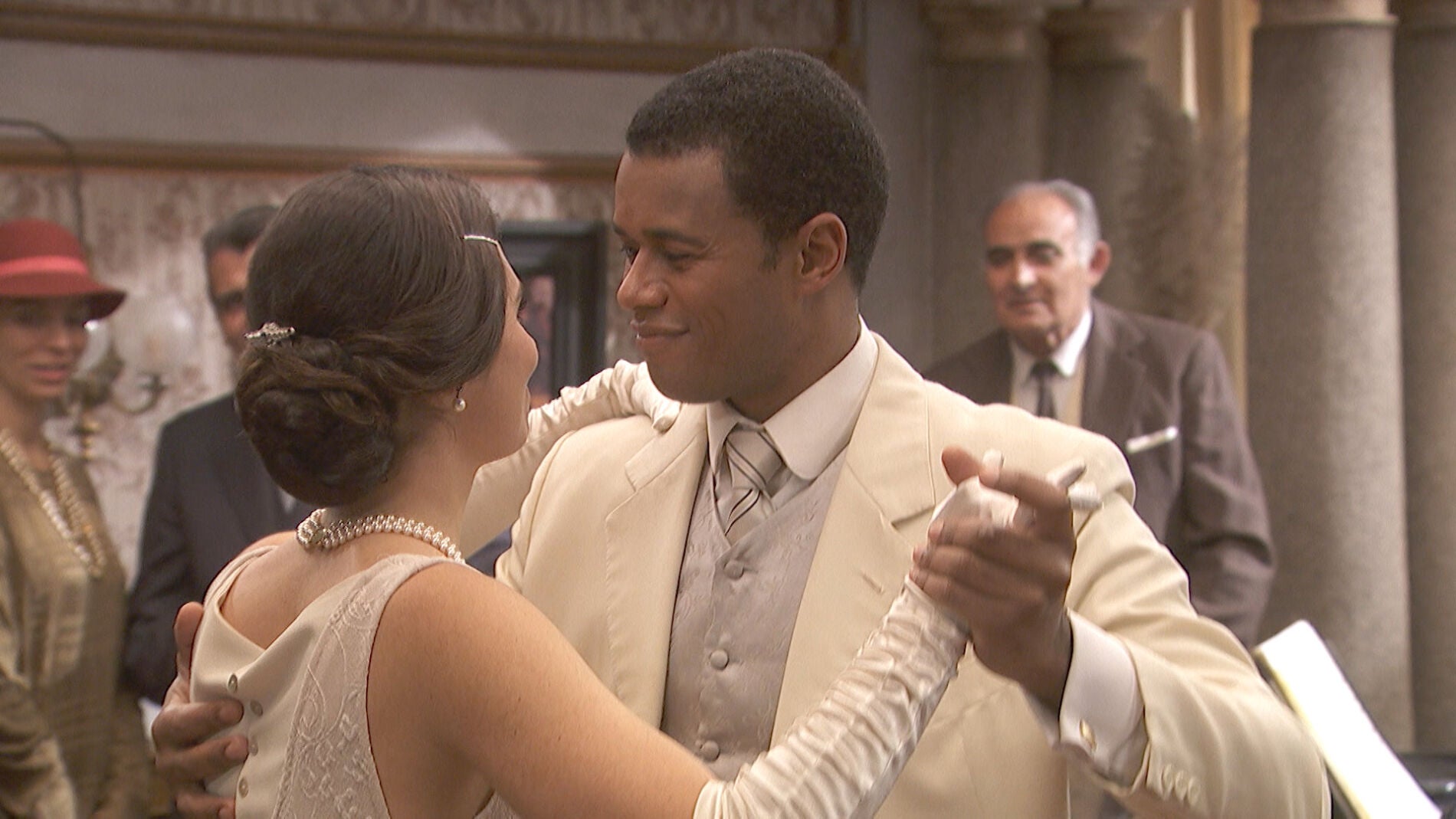 Mar&iacute;a y Roberto, protagonistas de un rom&aacute;ntico baile en La Casona