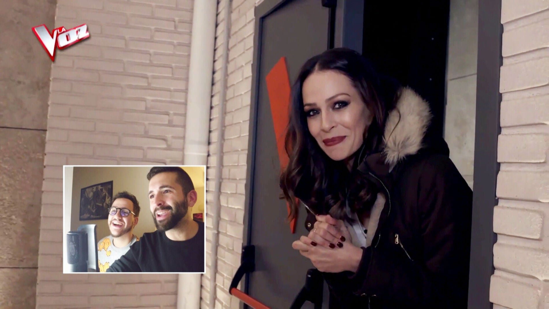 Keunam y Hermoti se meten en la piel de Eva Gonz&aacute;lez en su doblaje de 'El post de La Voz'