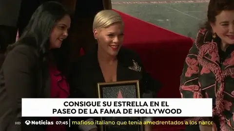 Pink recibe su estrella en el Paseo de la Fama de Hollywood Pink recibe su estrella en el Paseo de la Fama de Hollywood