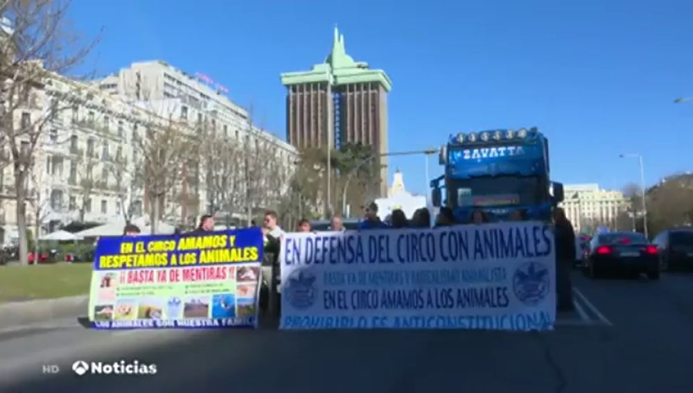 Trabajadores de circo se manifiestan en Madrid en contra de la decisión de Carmena de no autorizar los circos con animales