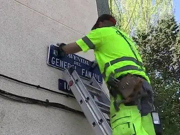 El gobierno reclama a los ayuntamientos la retirada de vestigios franquistas, como pide Torra El gobierno reclama a los ayuntamientos la retirada de vestigios franquistas, como pide Torra