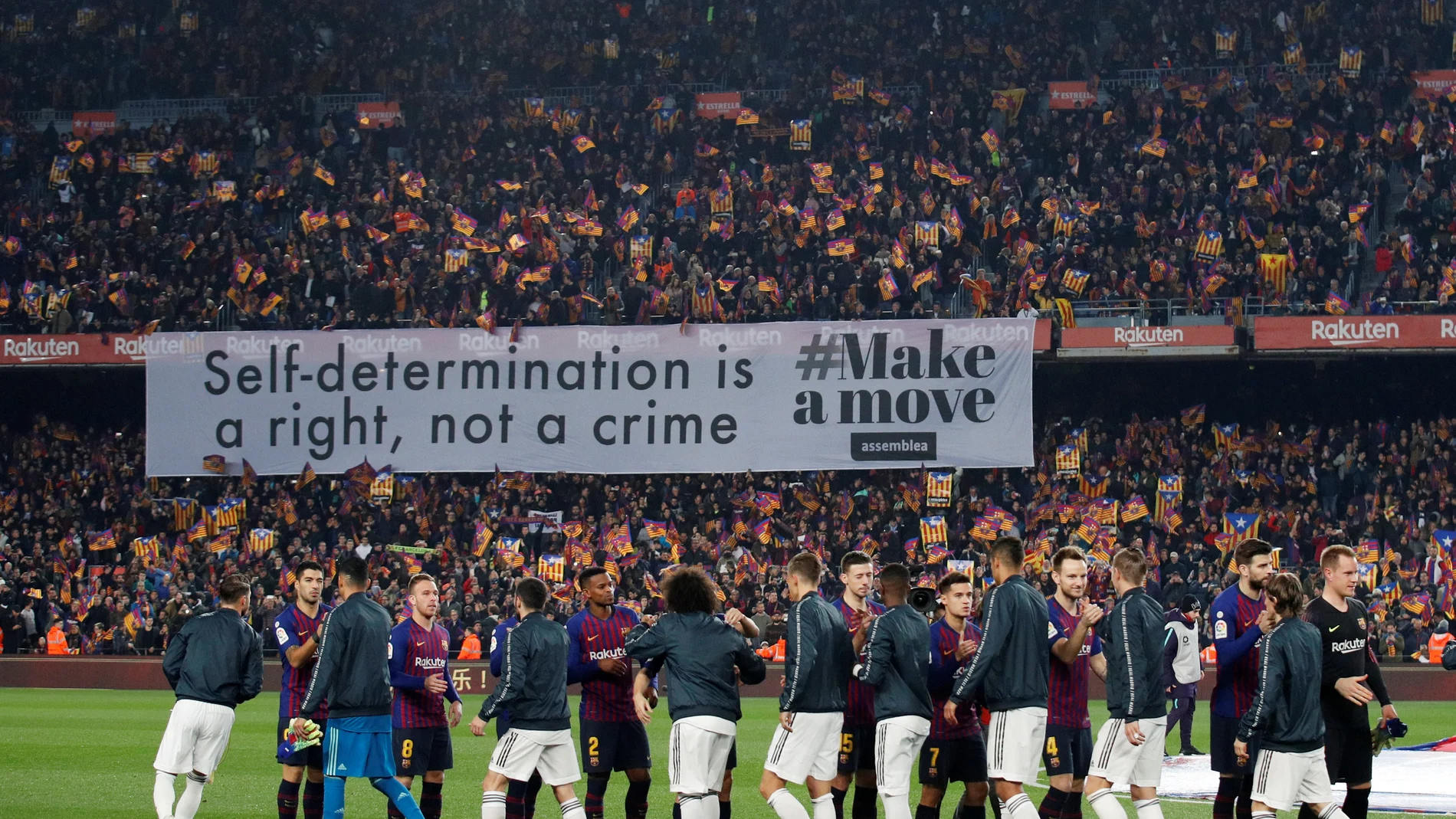 'La autodeterminación es un derecho, no un crimen', la pancarta que presidió el Clásico 'La autodeterminación es un derecho, no un crimen', la pancarta que presidió el Clásico