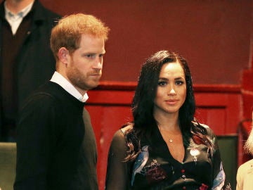 El príncipe Harry y Meghan Markle durante su visita al teatro 