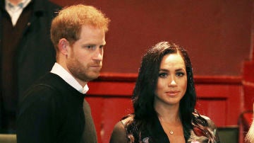 El príncipe Harry y Meghan Markle durante su visita al teatro