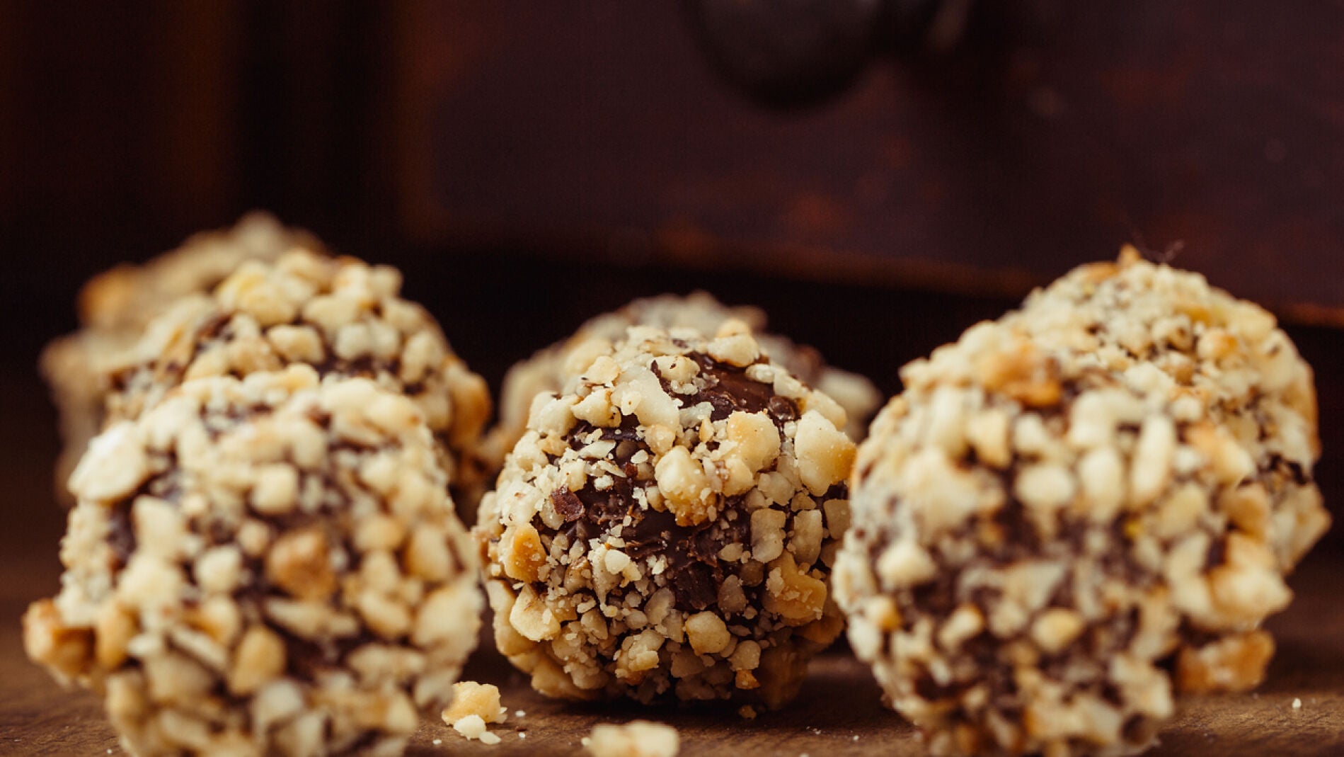 Bombones de chocolate y avellanas