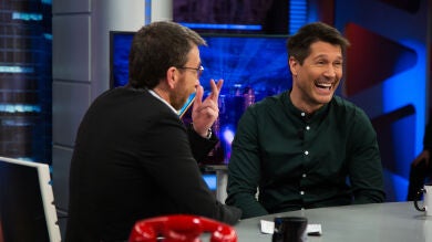 Pablo Motos, siguiendo los consejos de Jaime Cantizano, prueba en directo chocolate 99% puro: 