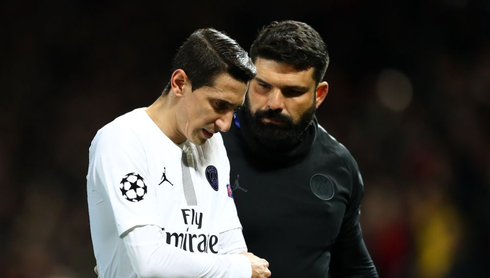 Di María es atendido en Old Trafford