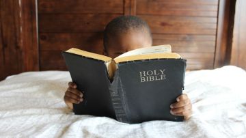 Leyendo la Biblia