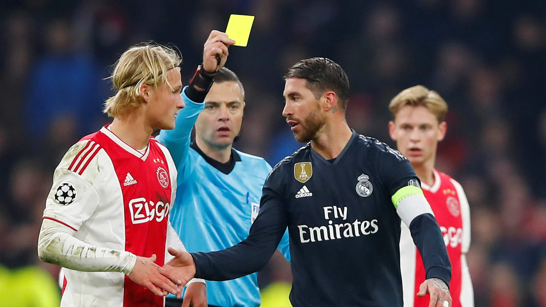 Sergio Ramos vio una amarilla ante el Ajax Sergio Ramos vio una amarilla ante el Ajax