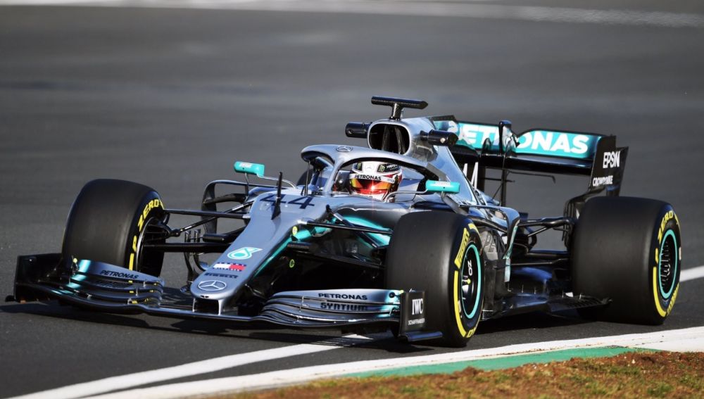 Lewis Hamilton, a los mandos del W10, el nuevo monoplaza de Mercedes