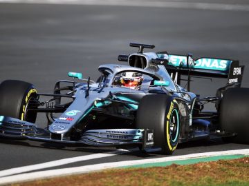 Lewis Hamilton, a los mandos del W10, el nuevo monoplaza de Mercedes