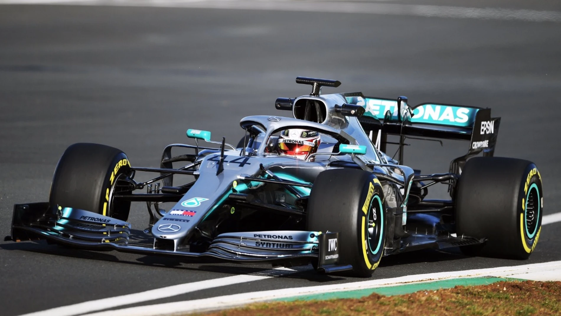 Lewis Hamilton, a los mandos del W10, el nuevo monoplaza de Mercedes Lewis Hamilton, a los mandos del W10, el nuevo monoplaza de Mercedes